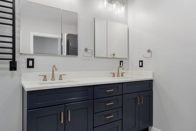 2616 Mountain Road NW, Albuquerque, NM 87104