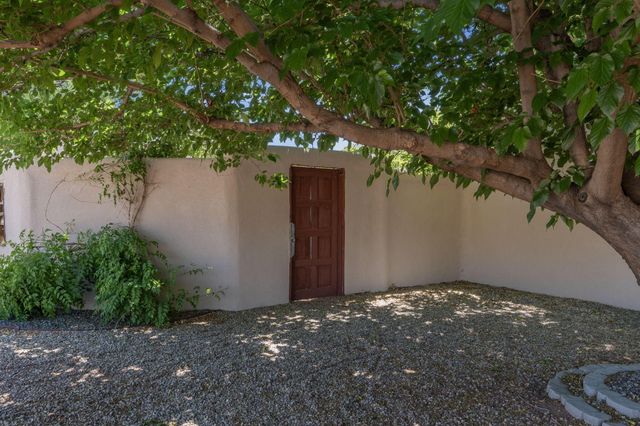 2616 Mountain Road NW, Albuquerque, NM 87104