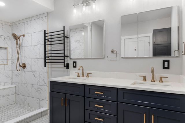 2616 Mountain Road NW, Albuquerque, NM 87104