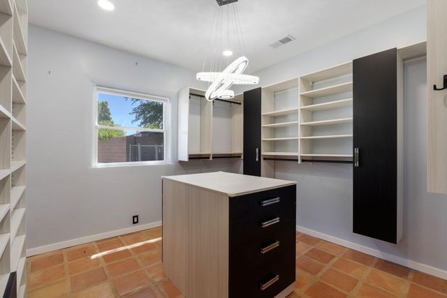 2616 Mountain Road NW, Albuquerque, NM 87104