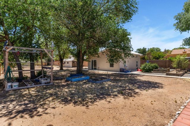 2616 Mountain Road NW, Albuquerque, NM 87104