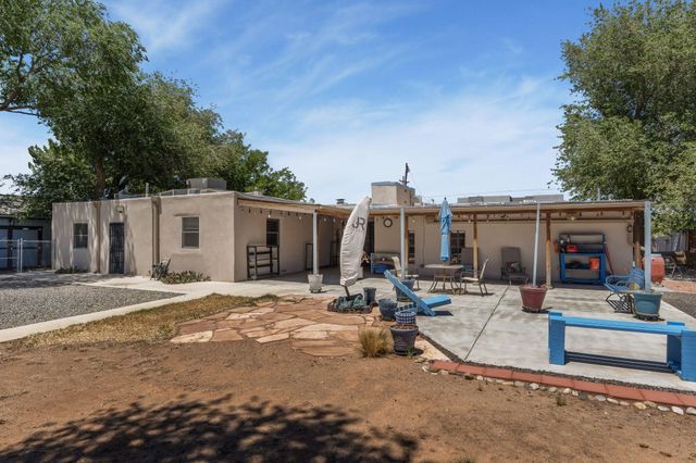 2616 Mountain Road NW, Albuquerque, NM 87104