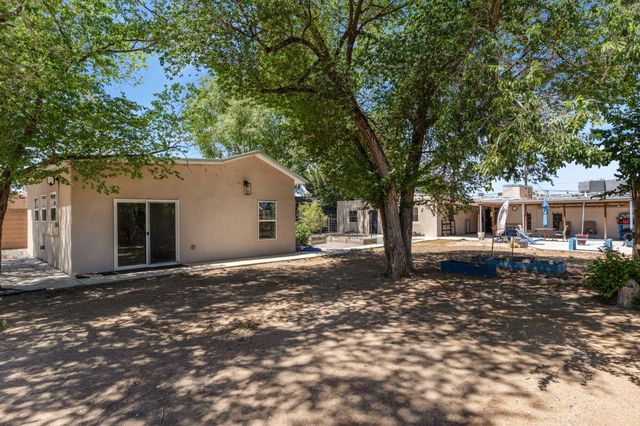 2616 Mountain Road NW, Albuquerque, NM 87104
