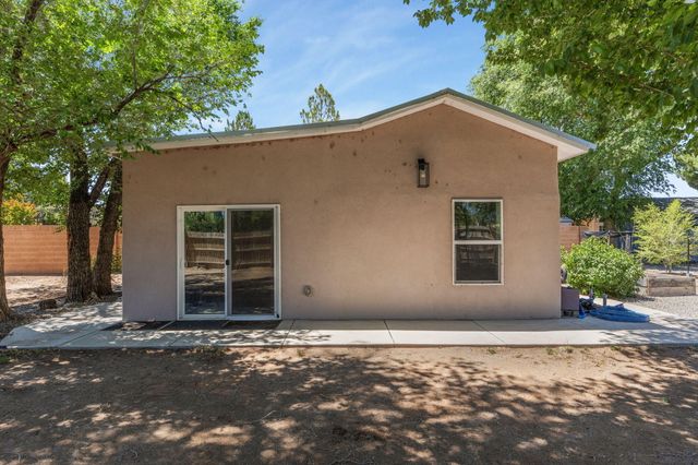 2616 Mountain Road NW, Albuquerque, NM 87104