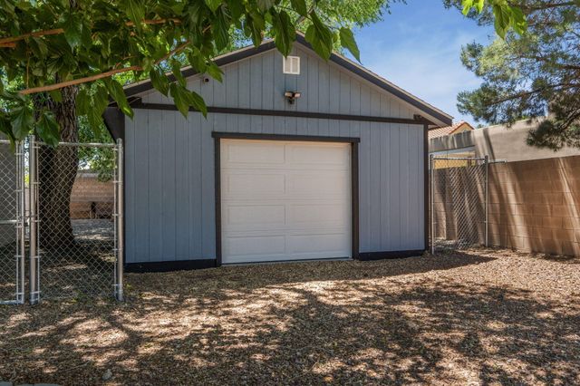 2616 Mountain Road NW, Albuquerque, NM 87104