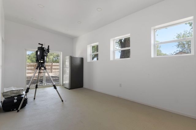 2616 Mountain Road NW, Albuquerque, NM 87104