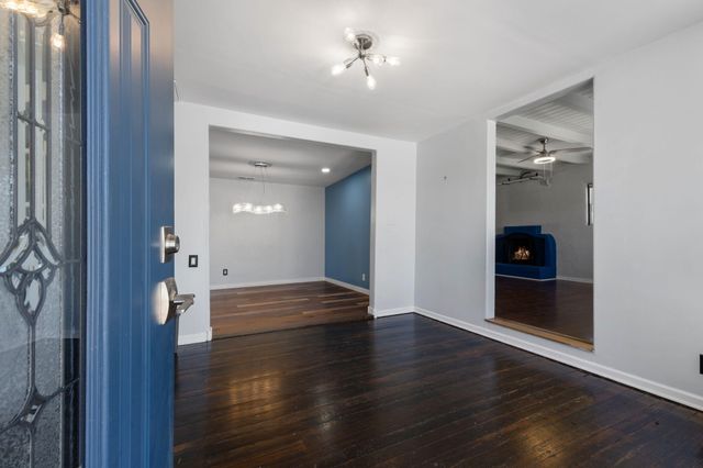 2616 Mountain Road NW, Albuquerque, NM 87104