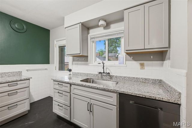 7475 Shaftesbury Avenue, St Louis, MO 63130