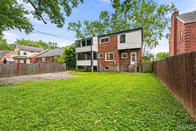 7475 Shaftesbury Avenue, St Louis, MO 63130