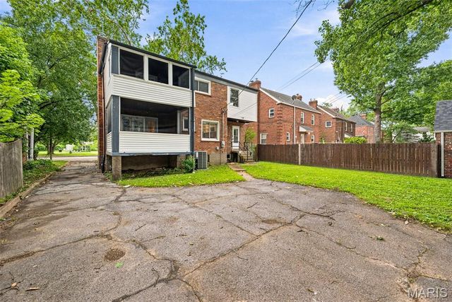 7475 Shaftesbury Avenue, St Louis, MO 63130