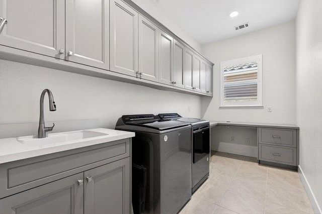 2080 White Oak Drive, Hollister, CA 95023