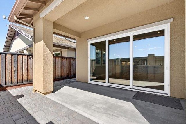 2080 White Oak Drive, Hollister, CA 95023