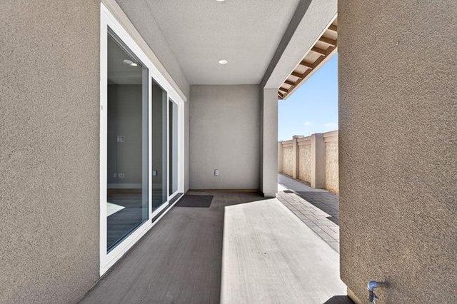 2080 White Oak Drive, Hollister, CA 95023