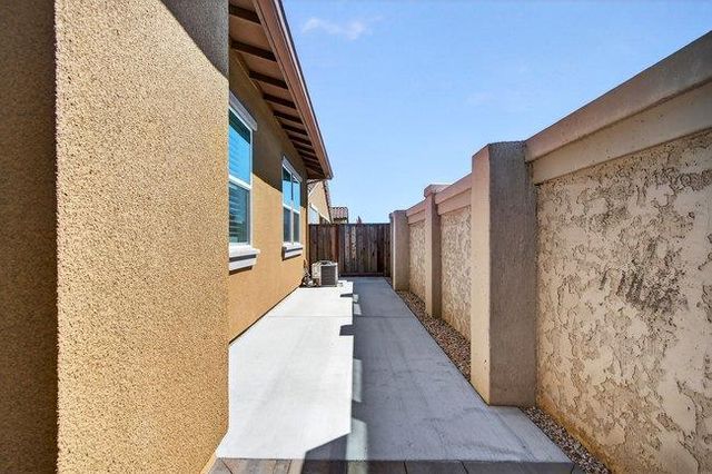 2080 White Oak Drive, Hollister, CA 95023