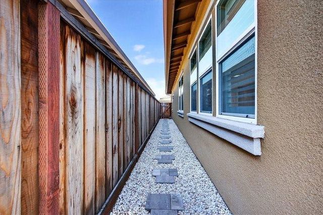 2080 White Oak Drive, Hollister, CA 95023