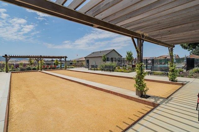 2080 White Oak Drive, Hollister, CA 95023