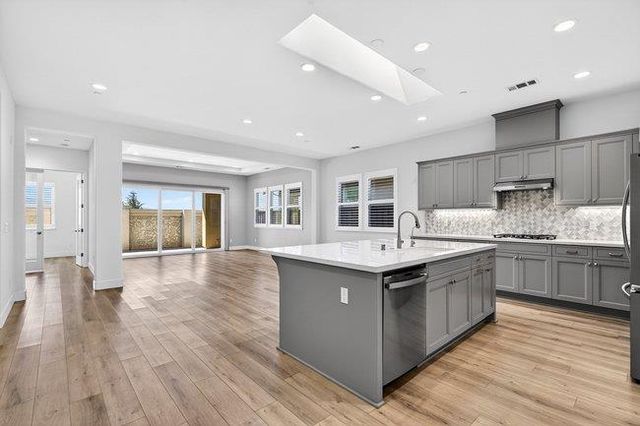 2080 White Oak Drive, Hollister, CA 95023