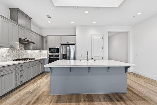 2080 White Oak Drive, Hollister, CA 95023