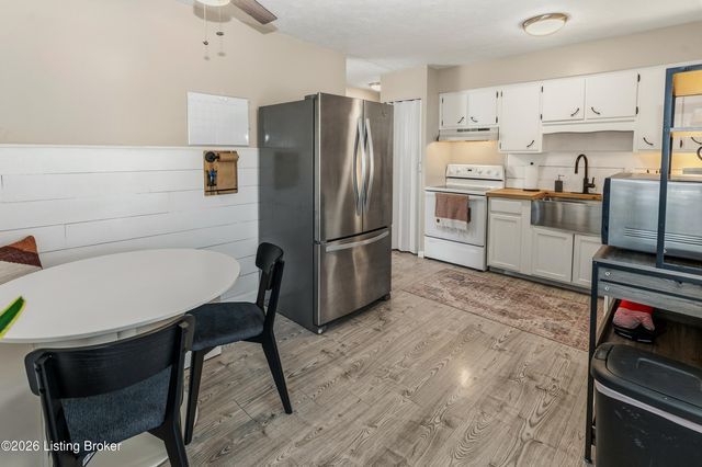 11603 Chasewood Ct, Louisville, KY 40229