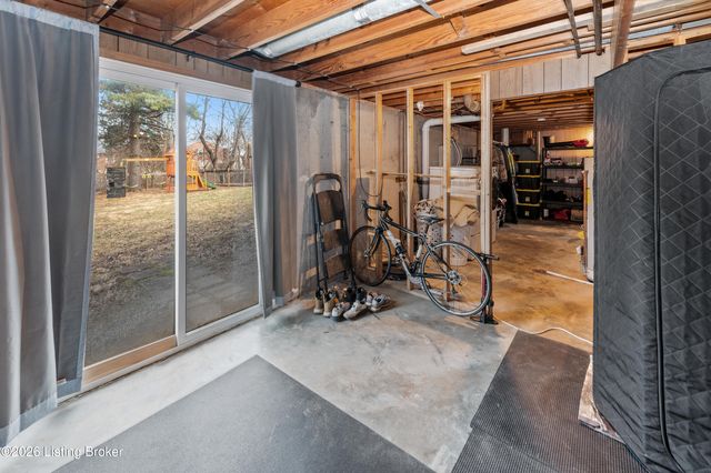 11603 Chasewood Ct, Louisville, KY 40229