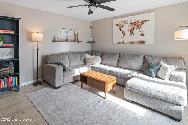 11603 Chasewood Ct, Louisville, KY 40229