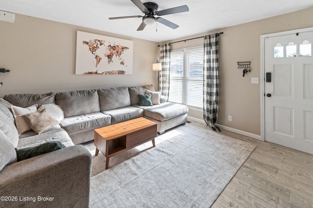 11603 Chasewood Ct, Louisville, KY 40229