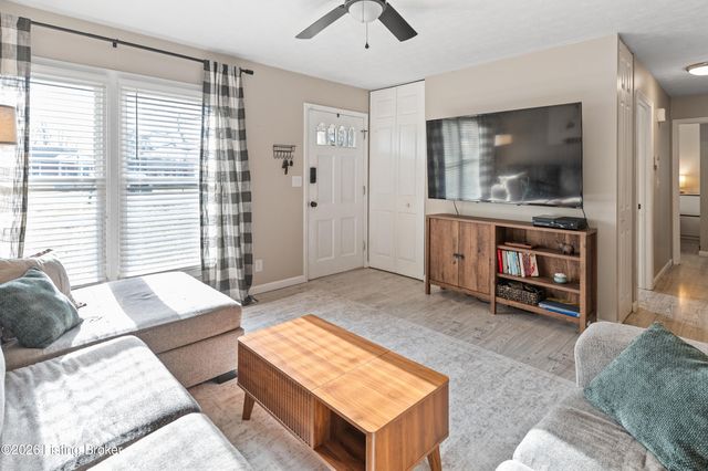 11603 Chasewood Ct, Louisville, KY 40229