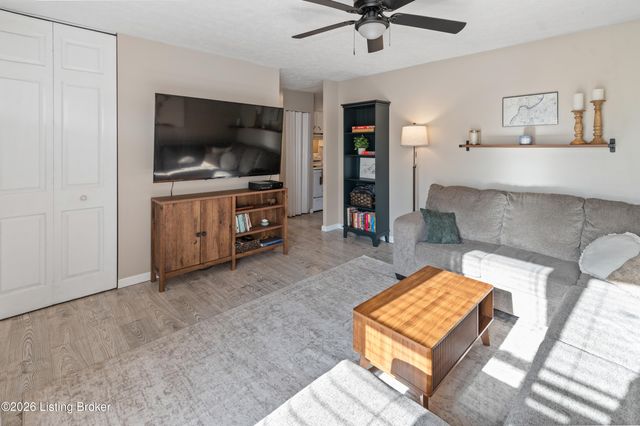 11603 Chasewood Ct, Louisville, KY 40229