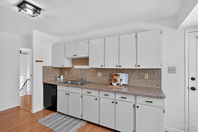 899 Parma Drive, Ballwin, MO 63021