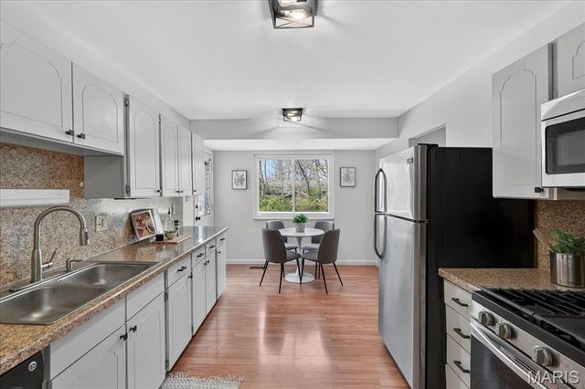 899 Parma Drive, Ballwin, MO 63021