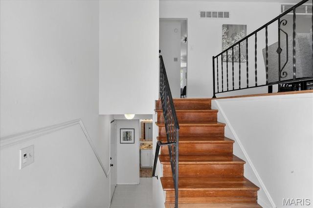 899 Parma Drive, Ballwin, MO 63021