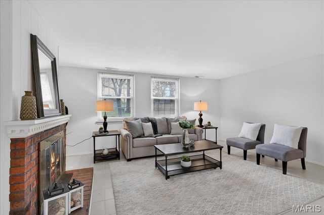 899 Parma Drive, Ballwin, MO 63021