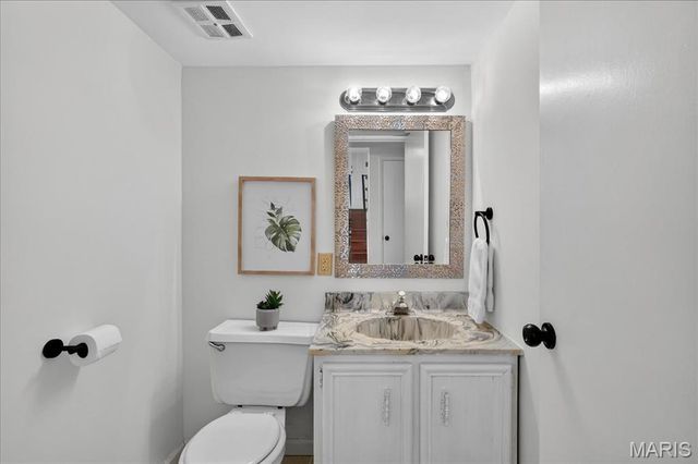 899 Parma Drive, Ballwin, MO 63021