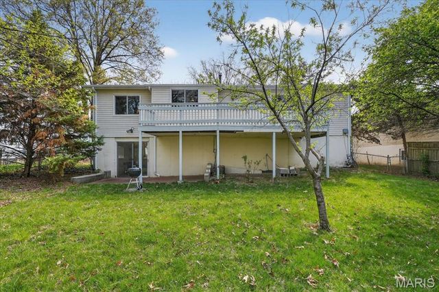 899 Parma Drive, Ballwin, MO 63021