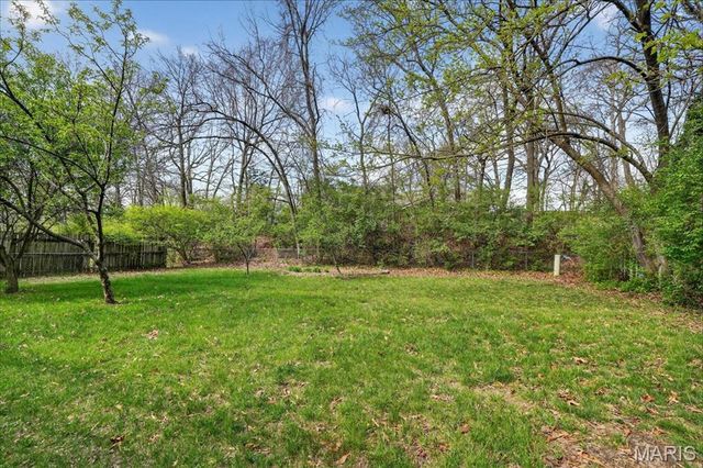 899 Parma Drive, Ballwin, MO 63021