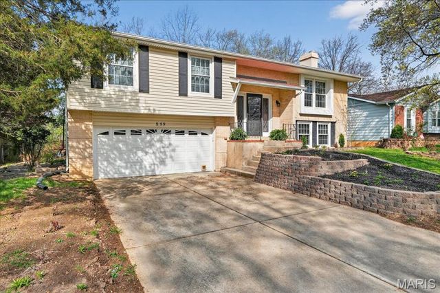 899 Parma Drive, Ballwin, MO 63021