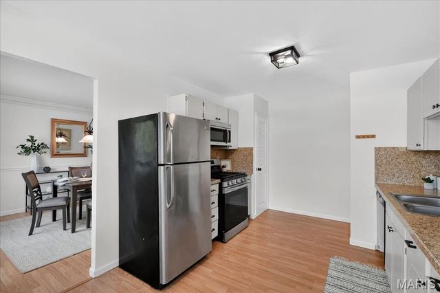 899 Parma Drive, Ballwin, MO 63021