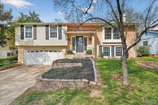 899 Parma Drive, Ballwin, MO 63021