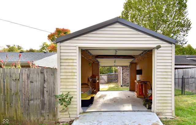705 Woodcreek Court, Greenwood, IN 46142