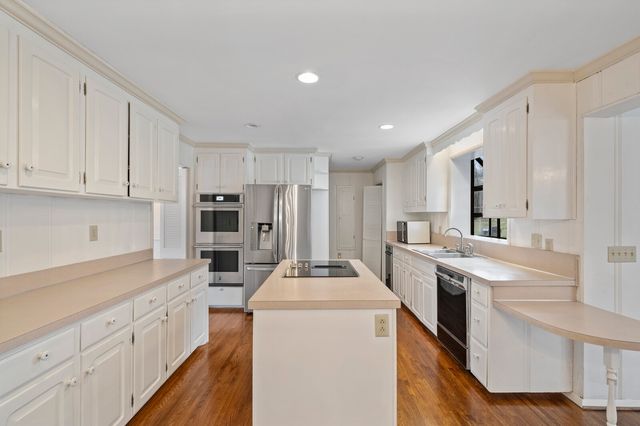 1941 Otter Creek Rd, Nashville, TN 37215