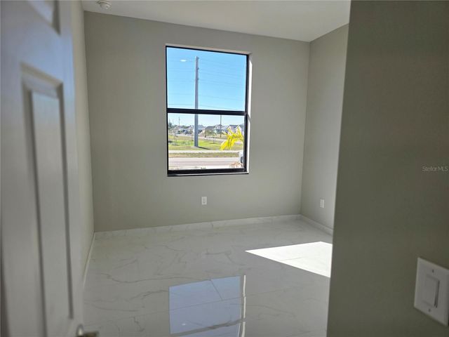 1035 KISMET PARKWAY W, Cape Coral, FL 33993