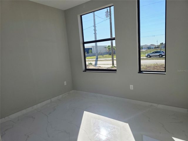 1035 KISMET PARKWAY W, Cape Coral, FL 33993