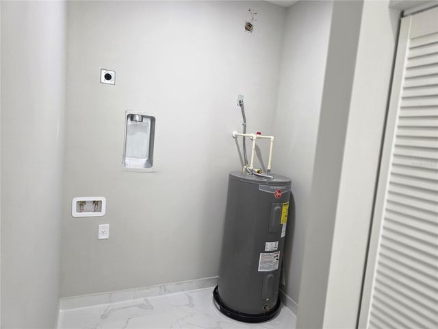 1035 KISMET PARKWAY W, Cape Coral, FL 33993