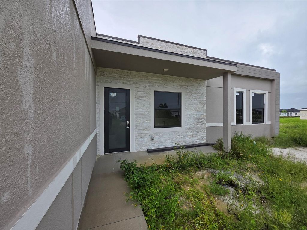 1035 KISMET PARKWAY W, Cape Coral, FL 33993