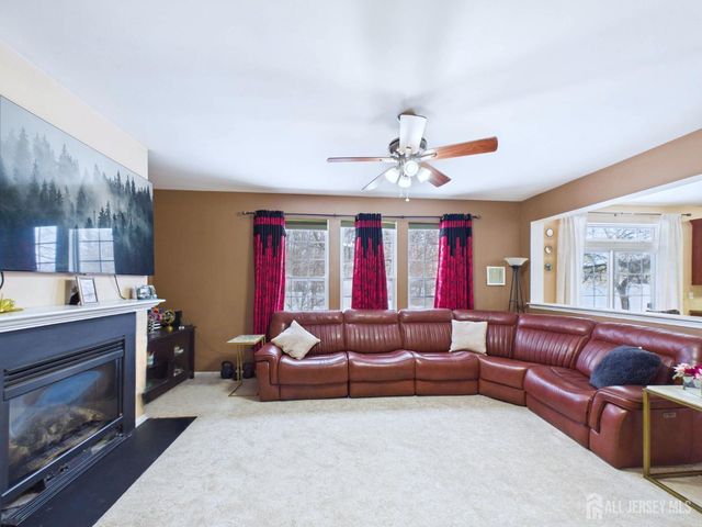 13 Skurka Court, Sayreville, NJ 08872
