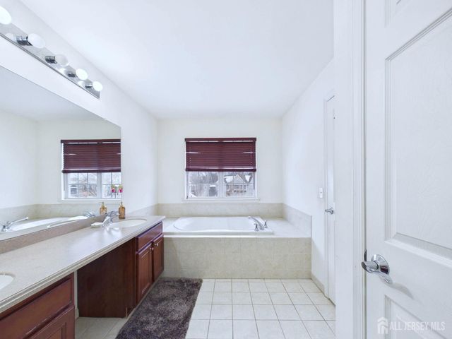 13 Skurka Court, Sayreville, NJ 08872