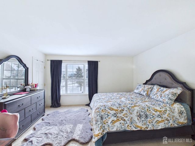 13 Skurka Court, Sayreville, NJ 08872