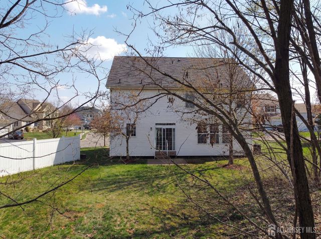 13 Skurka Court, Sayreville, NJ 08872