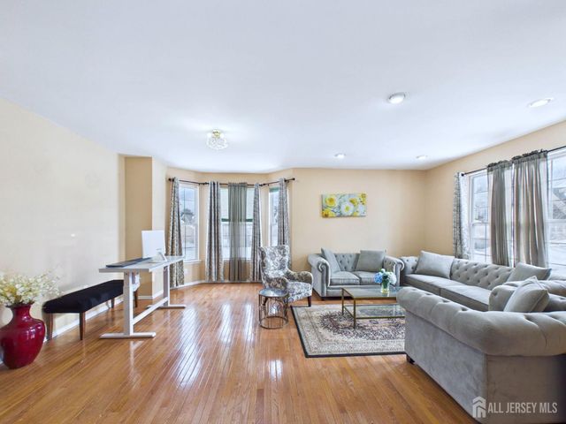 13 Skurka Court, Sayreville, NJ 08872