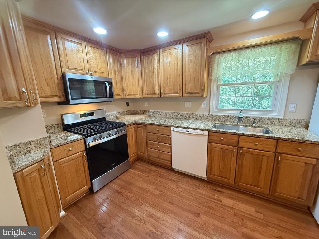 Image 5 of property listing at 4007 BREWSTER LN, Waldorf, MD 20601